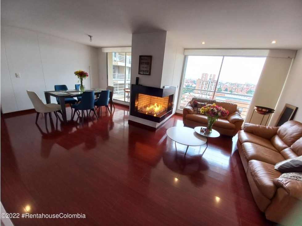 Apartamento en  Colina Campestre RAH CO: 23-478