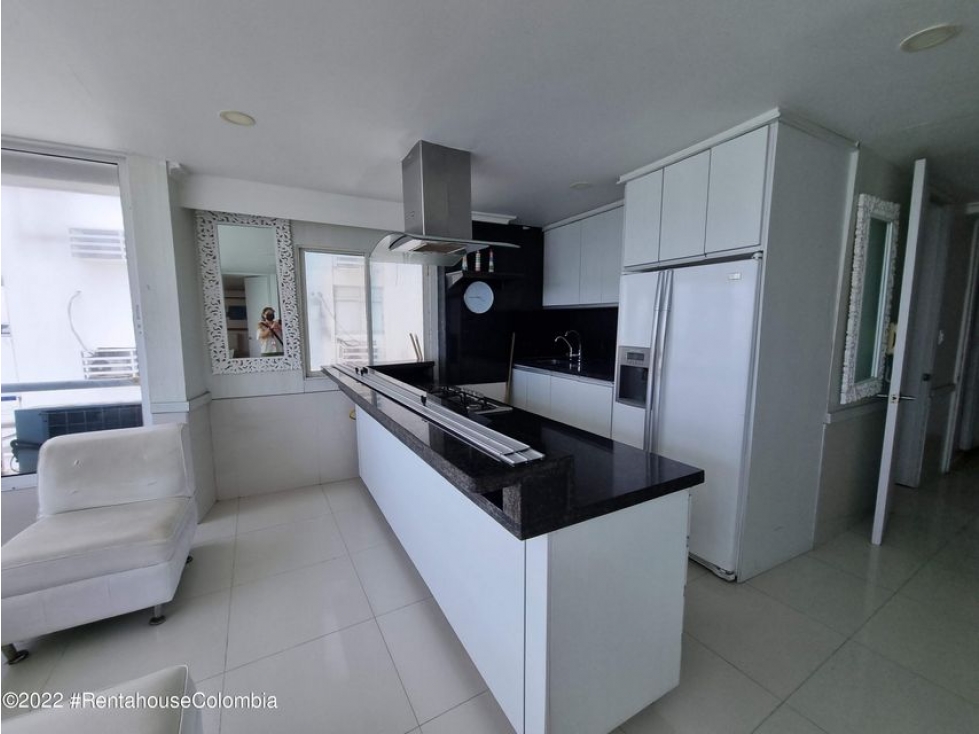 Apartamento en  El Laguito RAH CO: 23-990