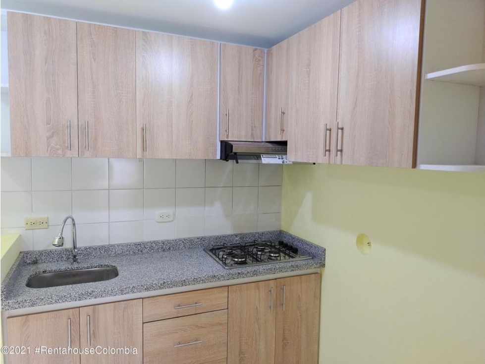 Apartamento en  Villa Alsacia RAH CO: 23-522