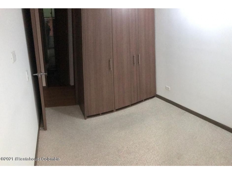 Apartamento en  Castilla(Bogota) RAH CO: 23-443