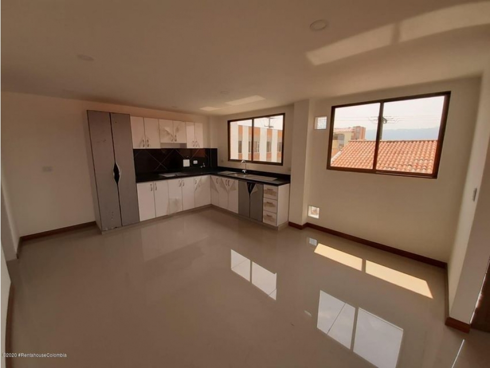 Apartamento en  20 de Julio(Chia) RAH CO: 23-768