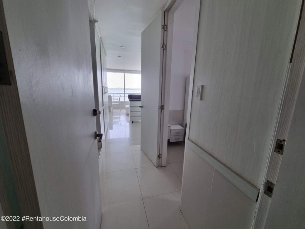 Apartamento en  El Laguito RAH CO: 23-990