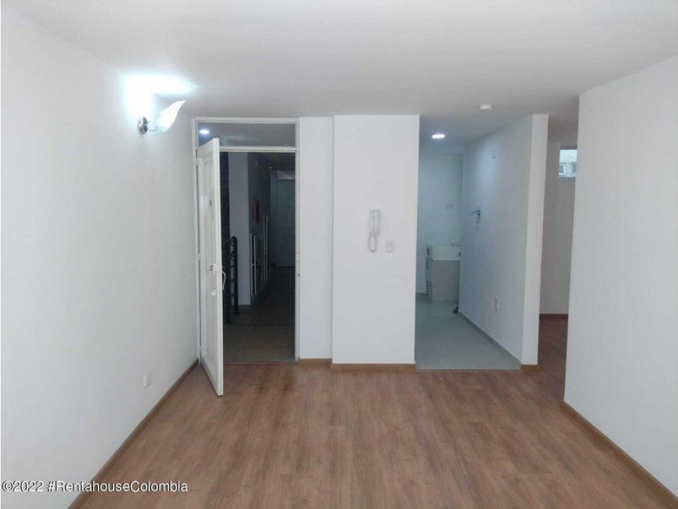 Apartamento en  La Paz(Zipaquira) RAH CO: 23-1194