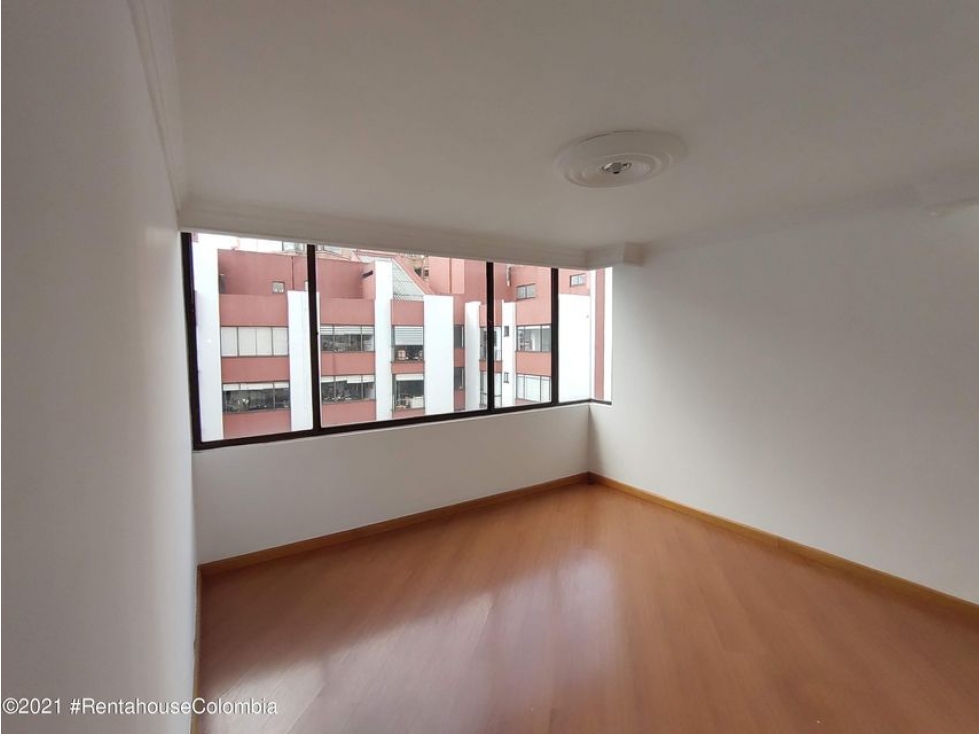 Apartamento en  Country Club RAH CO: 23-1351