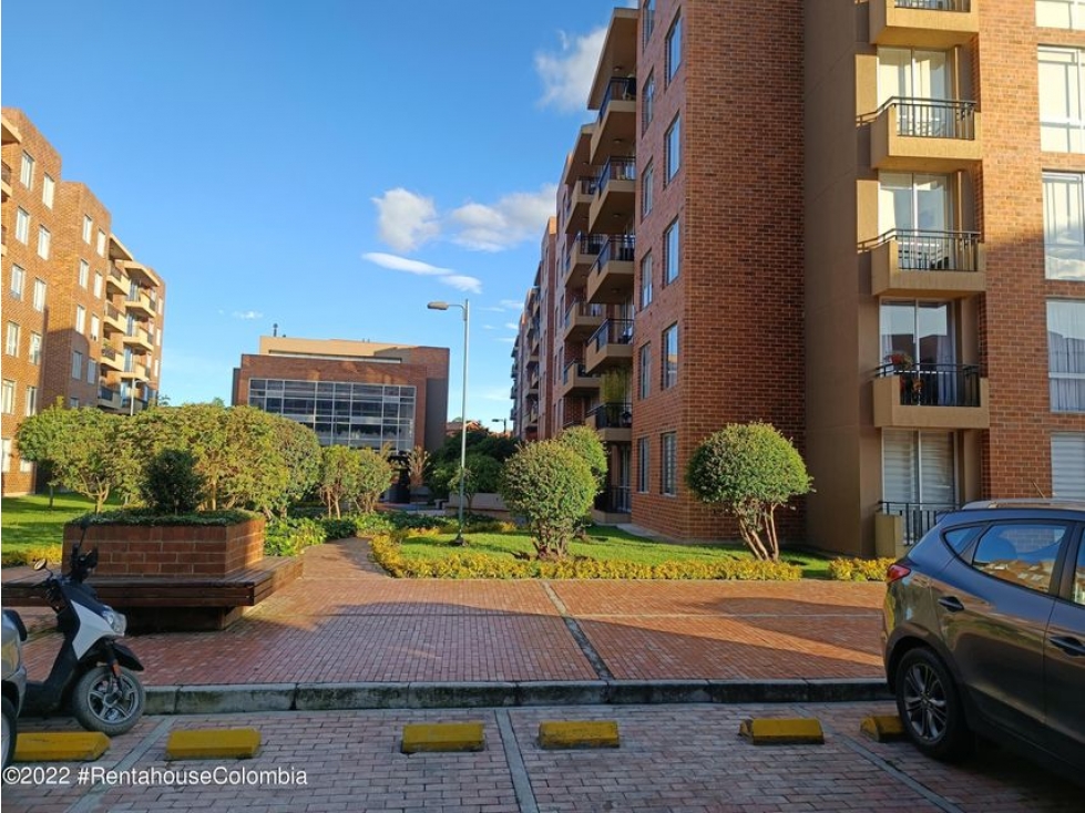 Vendo Apartamento en  Hacienda CasablancaS.G. 23-142