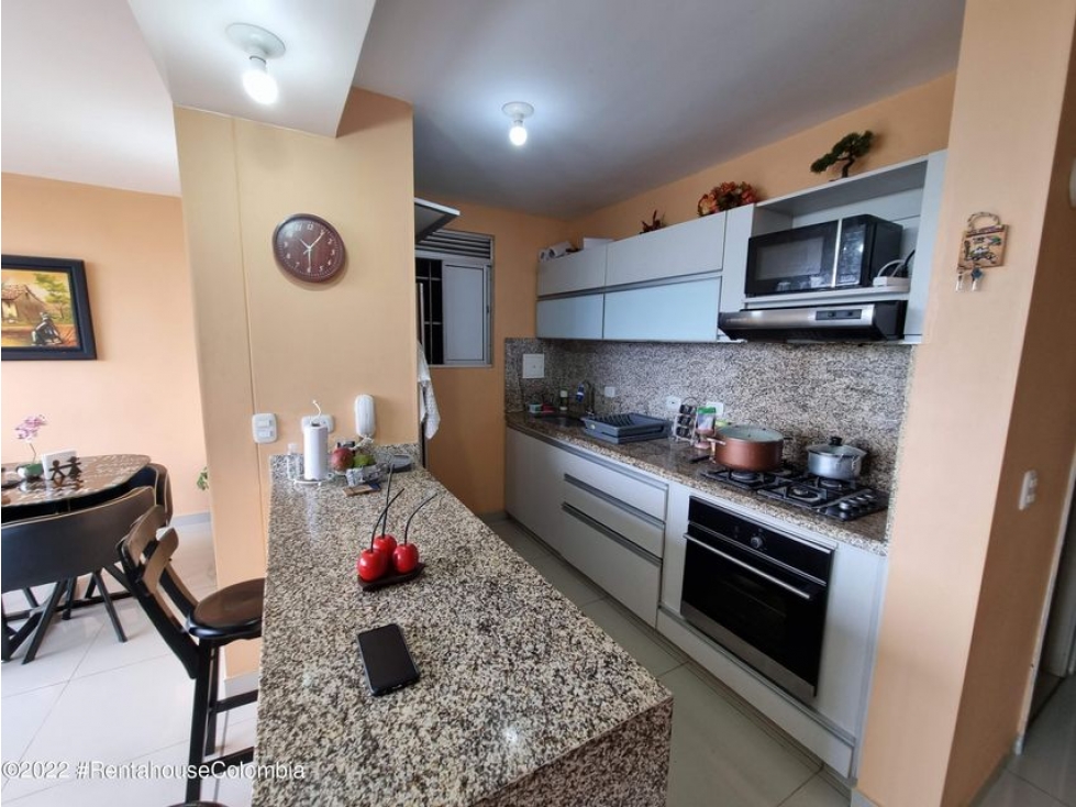 Vendo Apartamento en  Los Alpes C.O 23-434