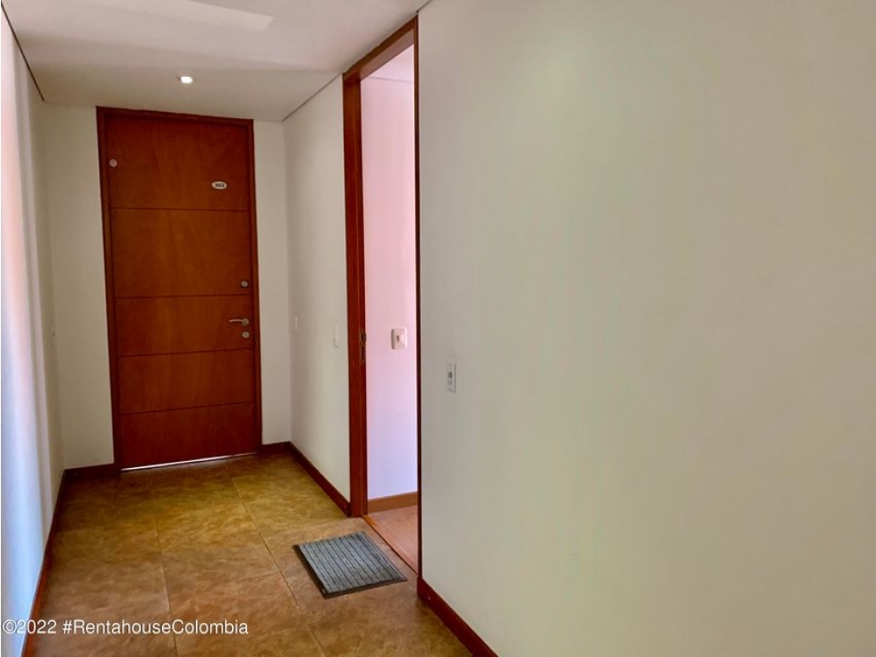 Vendo Apartamento en  San Patricio C.O 23-439