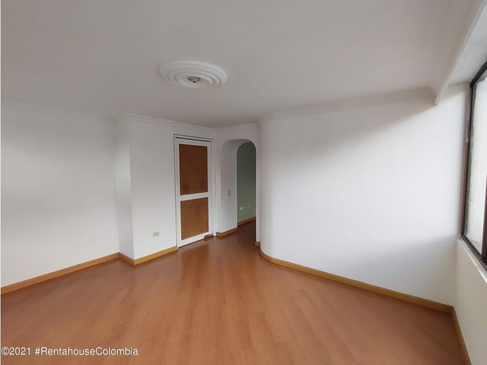 Apartamento en  Country Club RAH CO: 22-789