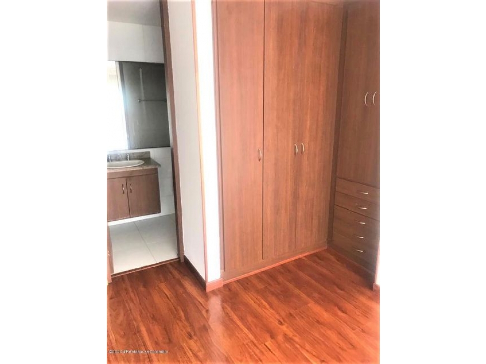 Apartamento en  Bella Suiza(Bogota) RAH CO: 22-986