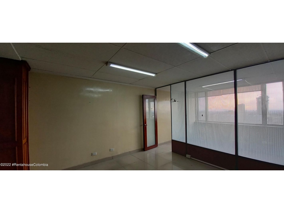 Vendo Comercial en  La Capuchina(Bogota) C.O 23-1141