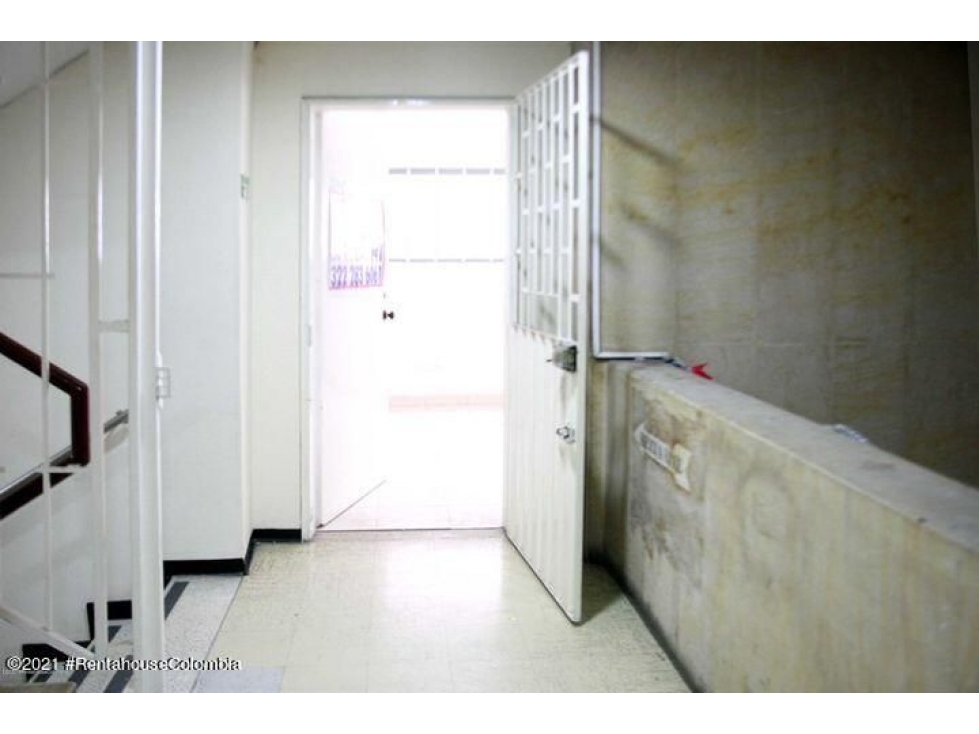 Vendo Comercial en  La Capuchina(Bogota) C.O 23-1318