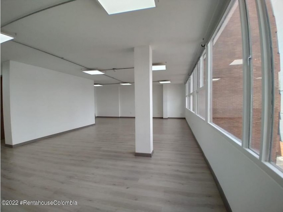 Arriendo Comercial en  Chico Norte II C.O 23-1663