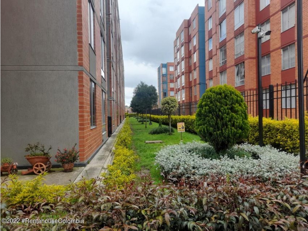 Apartamento en  Campo Alegre RAH CO: 22-2983