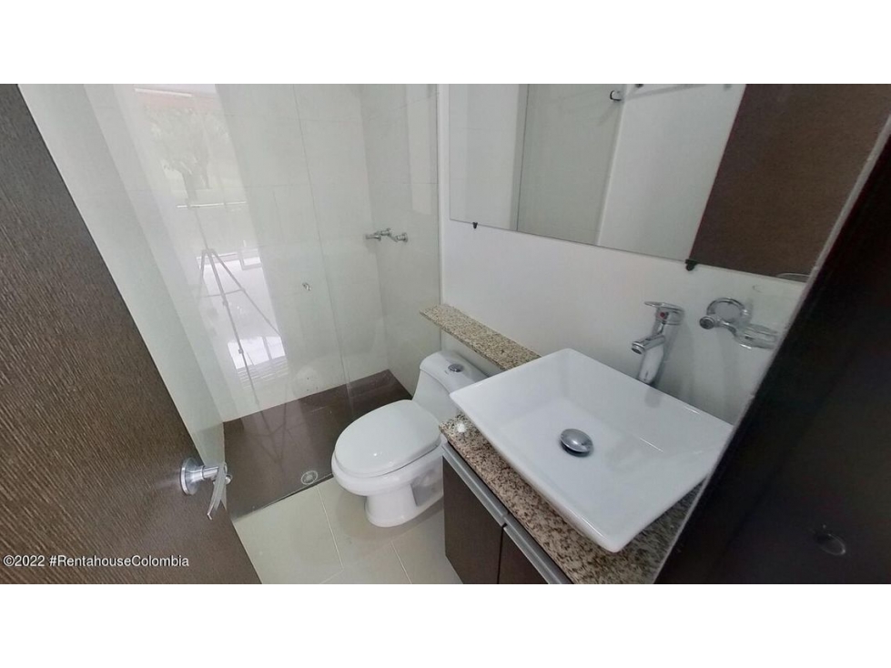 Apartamento en  Loma del Barro RAH CO: 23-153