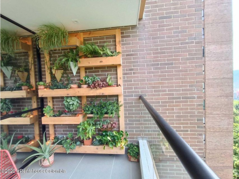 Apartamento en  Loma de las Brujas RAH CO: 23-1525