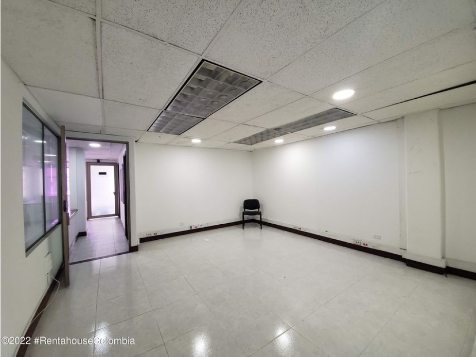 Comercial en  Pontevedra(Bogota) RAH CO: 23-1491