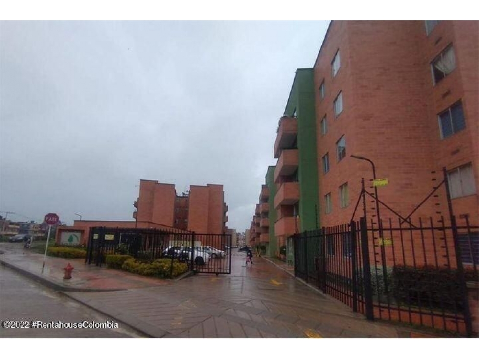 Apartamento en  La Arboleda RAH CO: 23-467