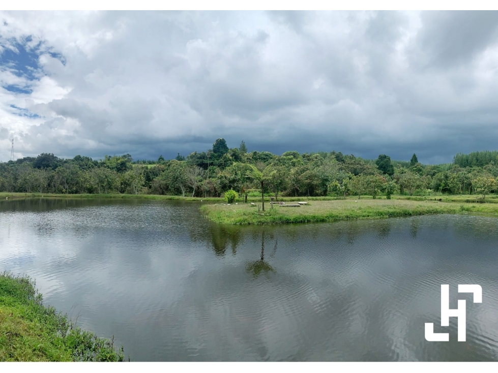 VENDO LOTE EN PARCELACION POR LAGO BOLSON