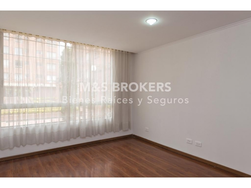 APARTAMENTO EN PRIMER PISO CON TERRAZA EN CONJUNTO DE CIUDAD SALITRE