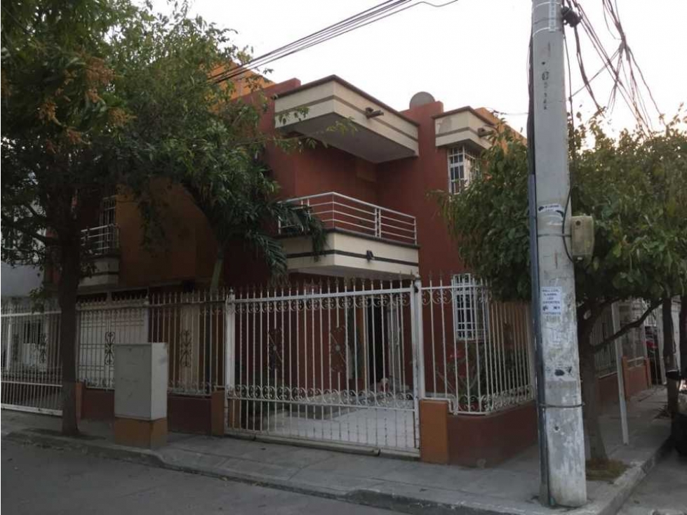 Casa de 2 pisos esquinera urbanizacion mallorca 011