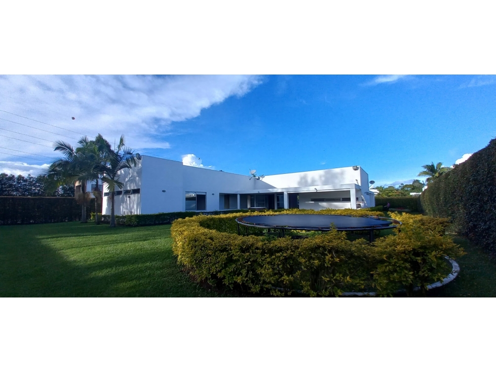 CASA CAMPESTRE DE UN NIVEL EN PARCELACIÓN LLANOGRANDE