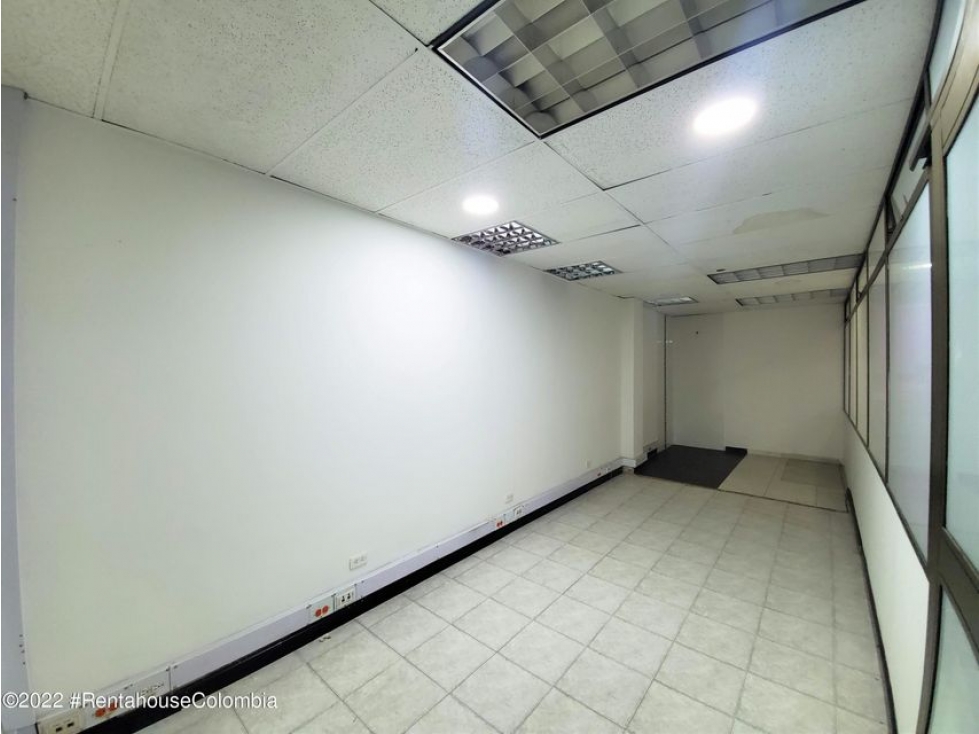 Comercial en  Pontevedra(Bogota) RAH CO: 23-1491