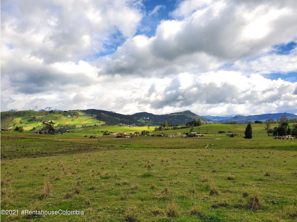 Lote en  San Luis(La Calera) RAH CO: 23-1581