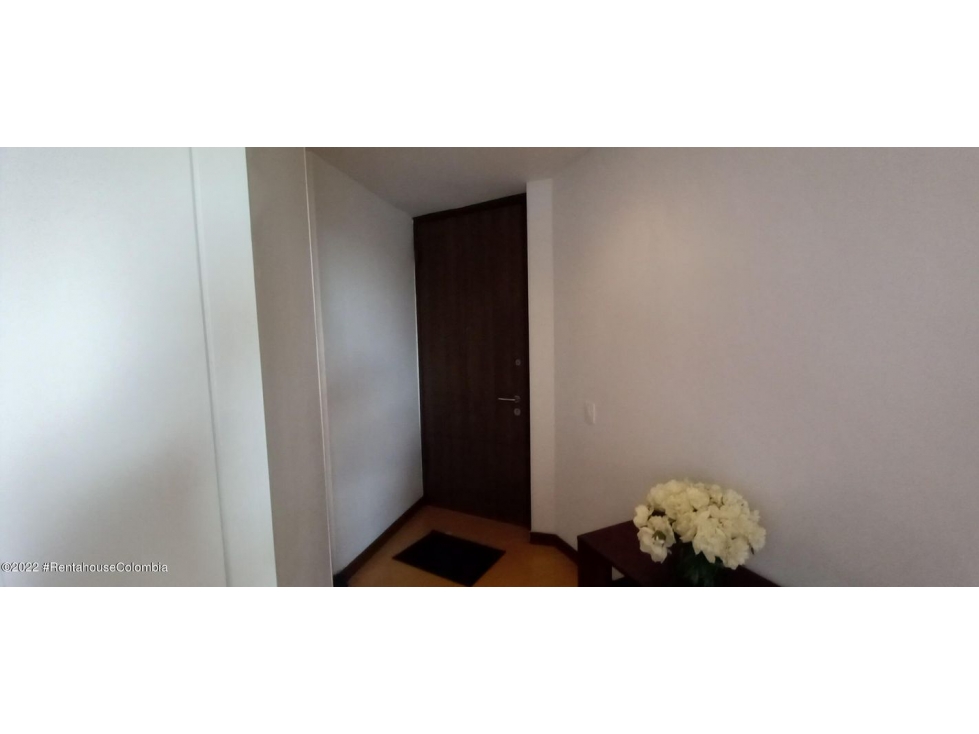 Apartamento en  Colina Campestre RAH CO: 23-1991