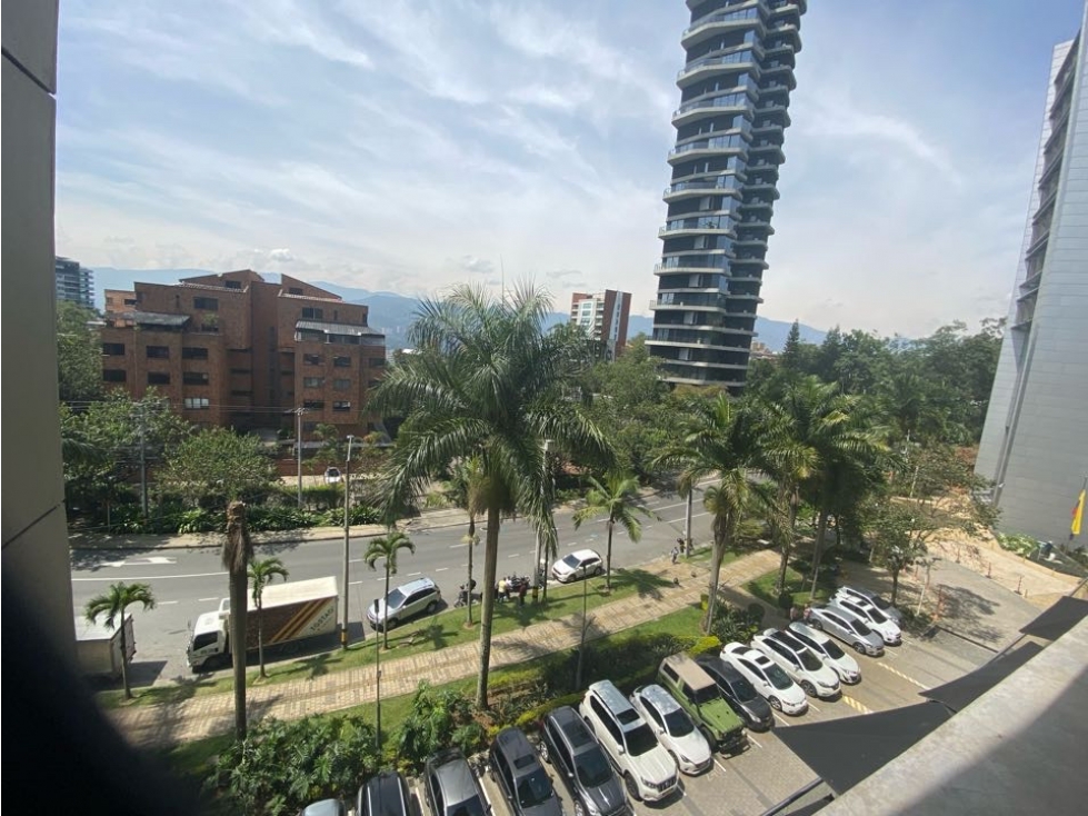 OFICINA PARA LA VENTA EN EL POBLADO