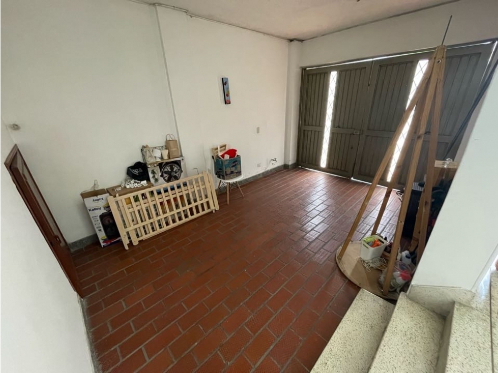 SE VENDE CASA EN PRIMERO DE MAYO MM