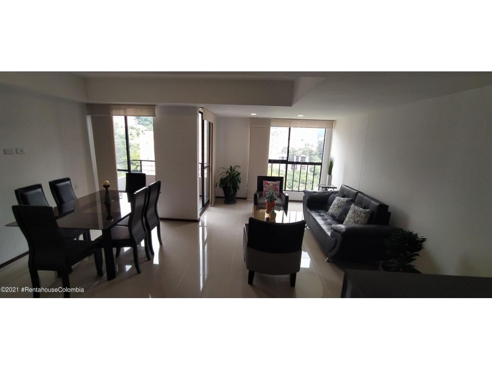 Apartamento en  Las Lomitas RAH CO: 23-1657