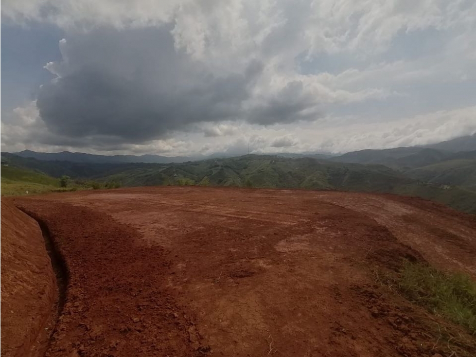 VENDO DOS EXCELENTES LOTES CON VISTA EN EL KM 40 CERCA AL CARMEN