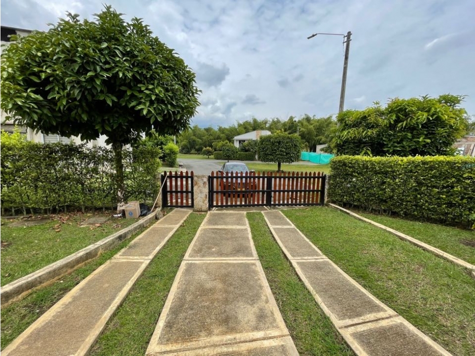 VENDO HERMOSA CASA EN ALFAGUARA G Q