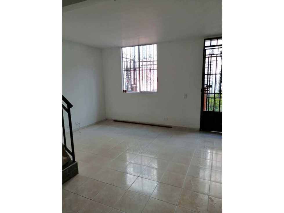 SE VENDE CASA BIFAMILIAR EN CIUDAD CORDOBA RESERVADO (MM )