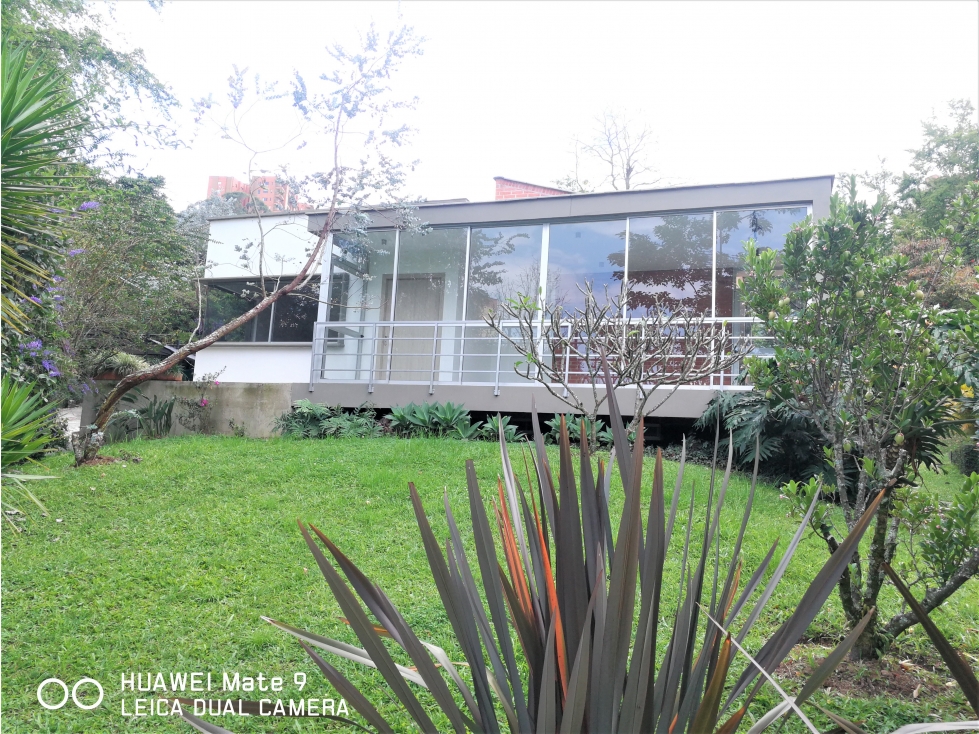 Casa en Venta en Envigado Loma de Las Brujas