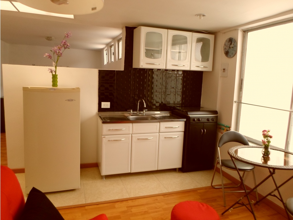 VENDO CASA RENTABLE  7 APTOS 2 LOCALES CEDRO BOLIVAR