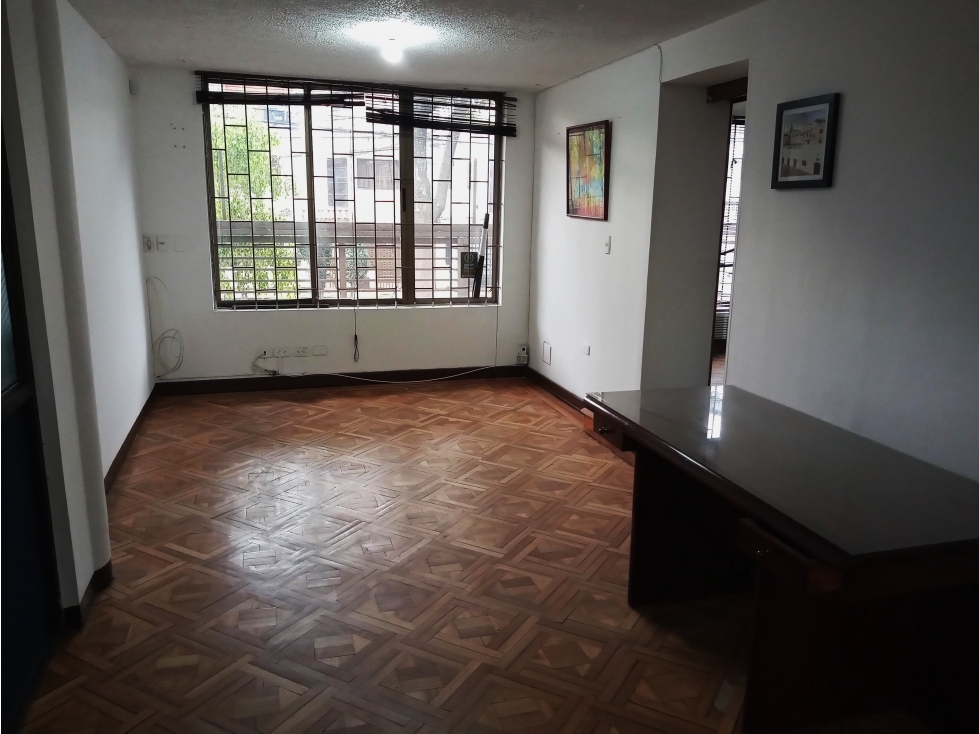 VENTA O RENTA CASA GALERÍAS PARA OFICINAS. 285 M2