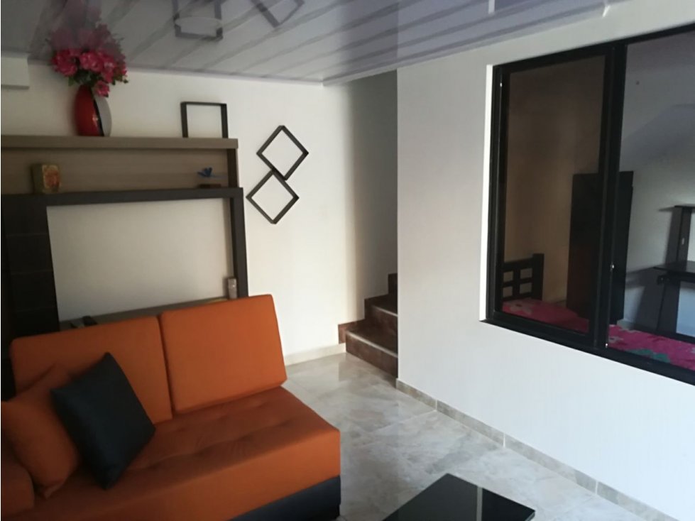 CASA EN LAURELES