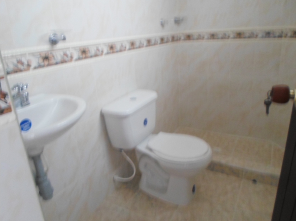 R57 Arriendo apartamento barrio villa mary