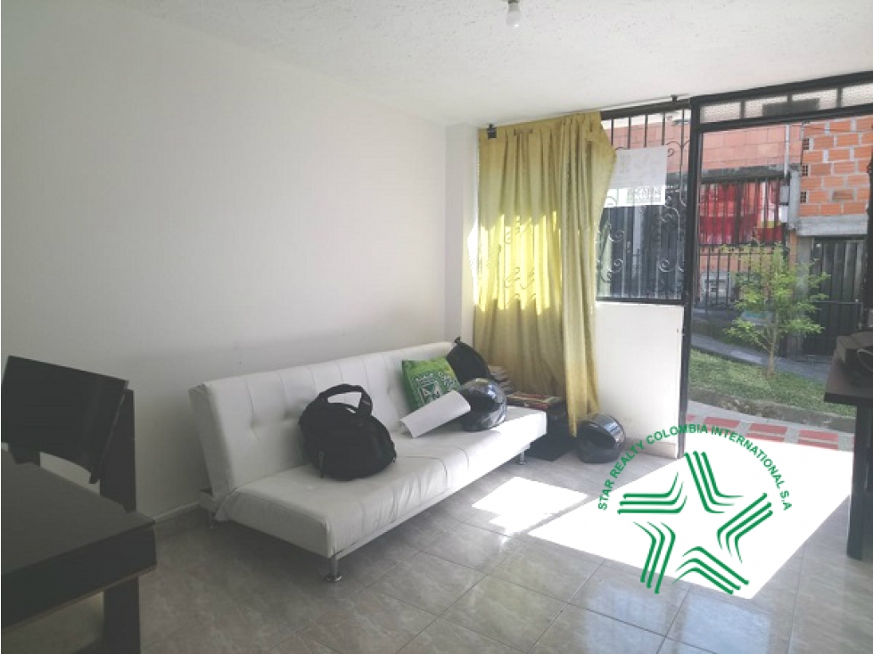 A la venta Casa Esquinera de 3 Niv en la Hacienda Cuba Pereira