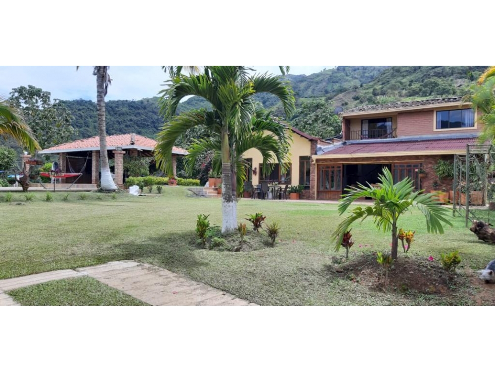 VENDO ESPECTACULAR FINCA CON PISCINA EN BARBOSA ANTIOQUIA AMOBLADA