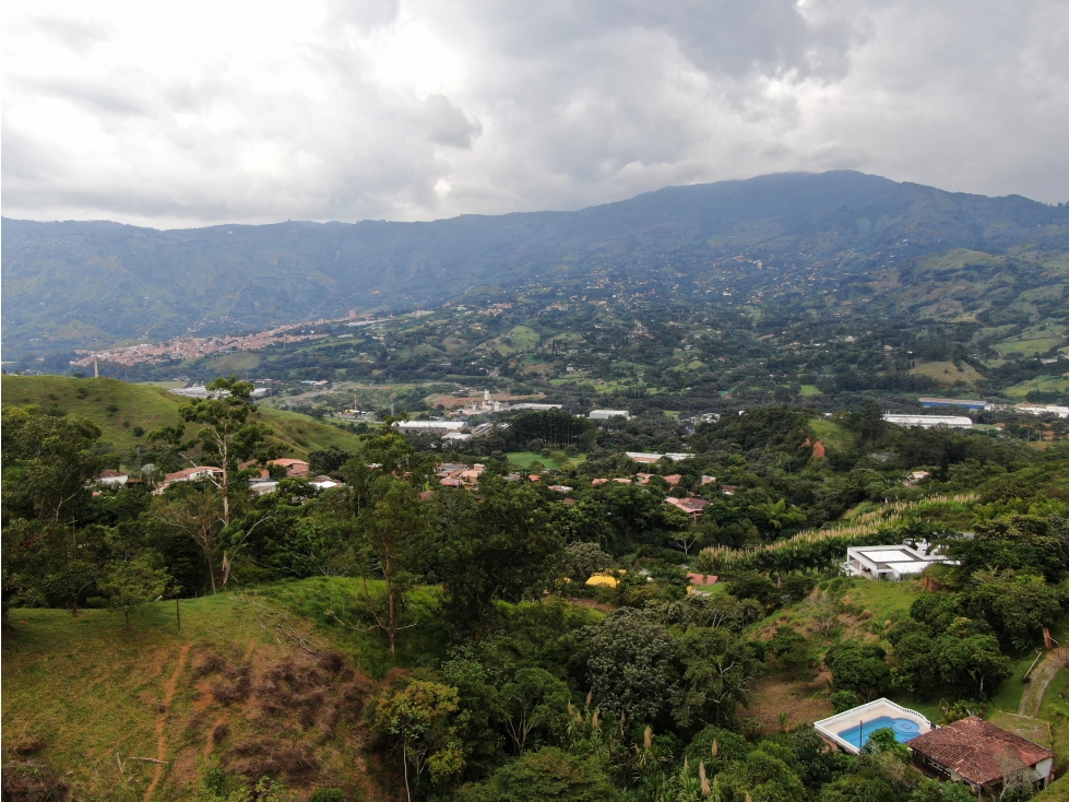 FINCA DE RECREO EN GIRARDOTA A SOLO KM Y MEDIO DE LA AUTOPISTA