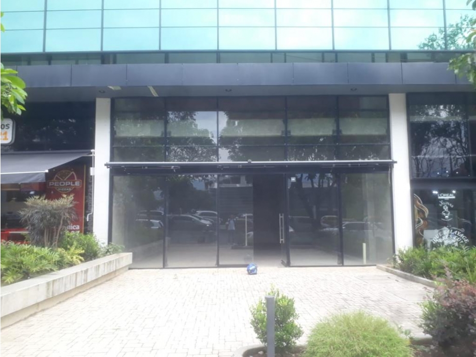 VENDO LOCAL AVENIDA EL POBLADO, 84 METROS