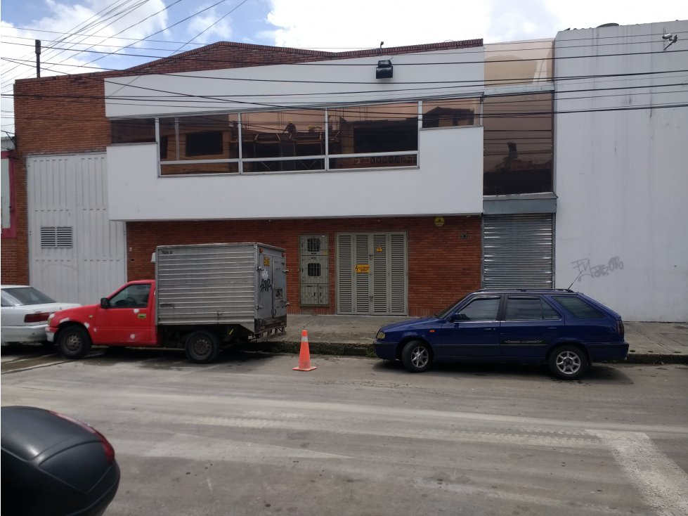 **BODEGA 1.100 M2 ALCAZARES**