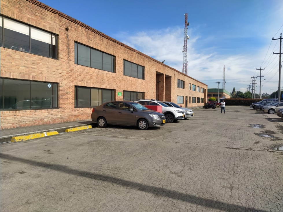 BODEGA pasando el peaje 400 M2  SOLO ALMACENAMIENTO