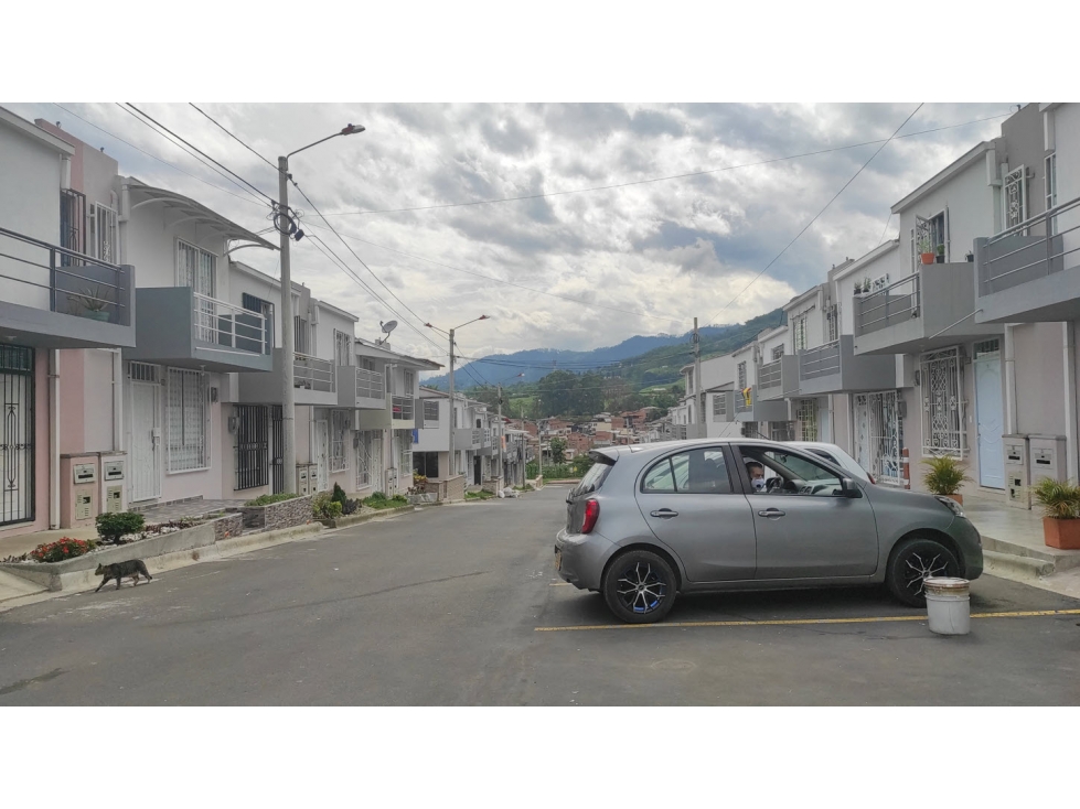 SE VENDE CASA EN MONTEBONITO DOSQUEBRADAS