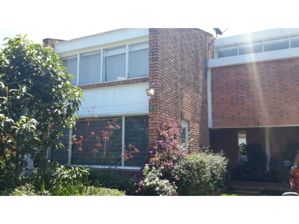 CASA NIZA VENDO/ARR - 330 MTS - 1200 MILL - 5 MILL