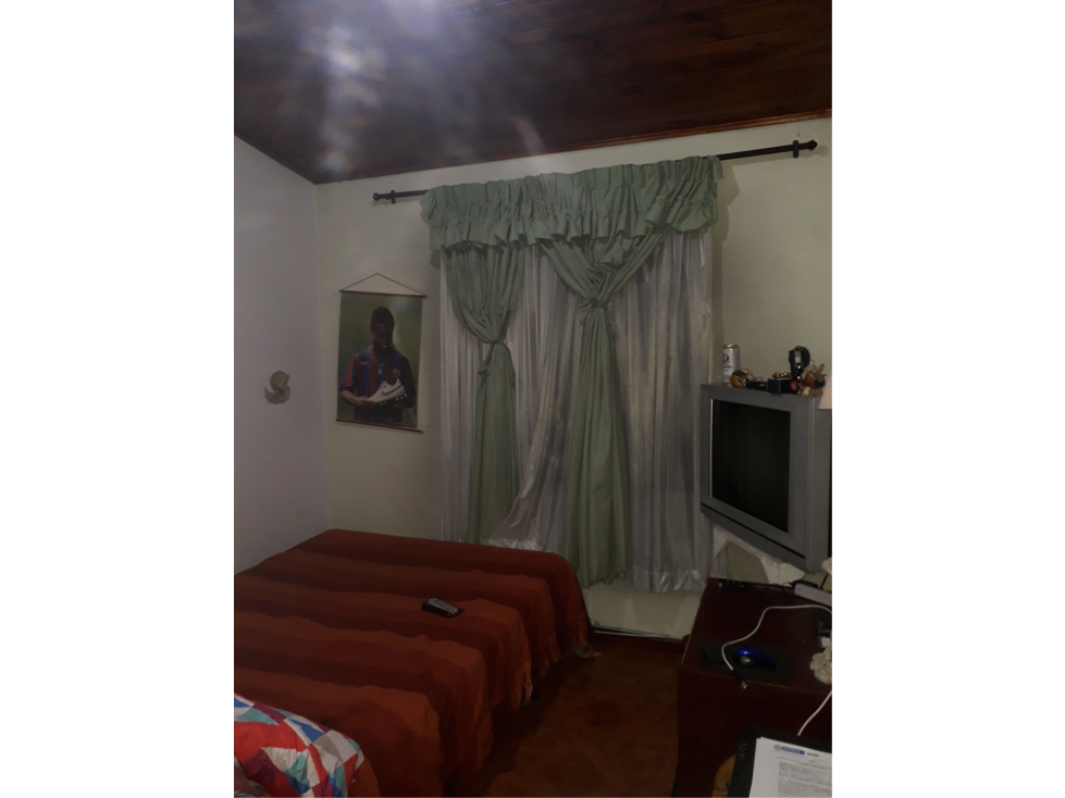 VENDO CASA BARRIO LA FLORIDA