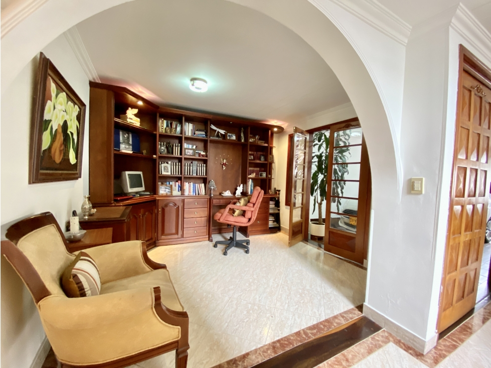 CASA MALIBU en calle cerrada 240m2 - 2 niveles 4H