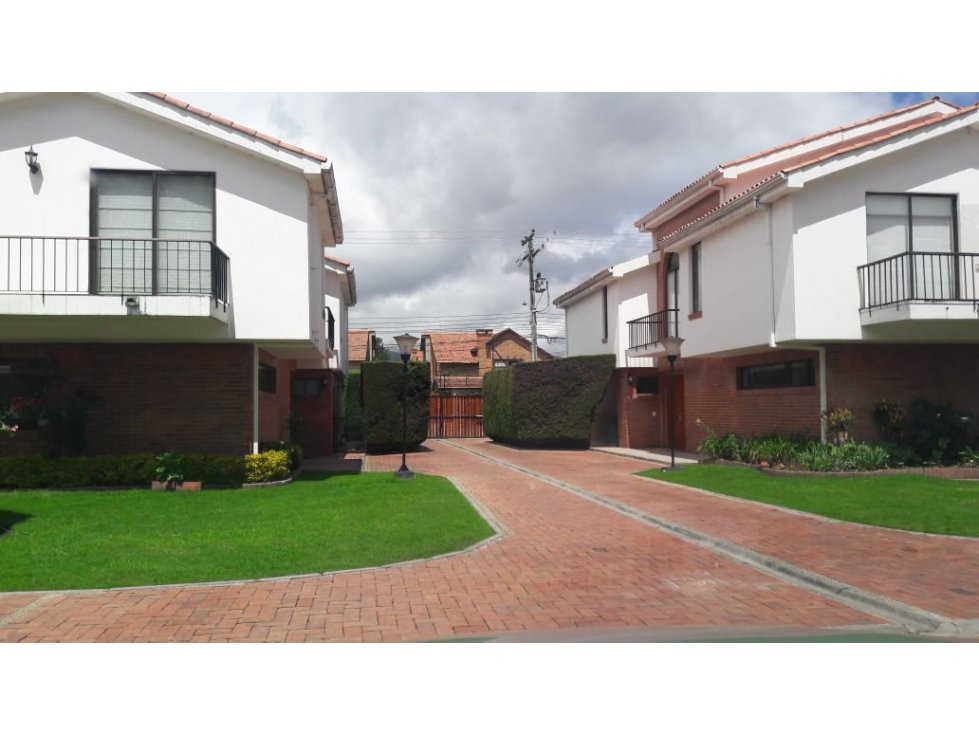 VENTA CASA SAN JOSE DE BAVARIA BOGOTA AMPLIA